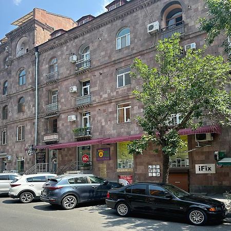Your Charming Home, Steps To Republic Square Yerevan Bagian luar foto