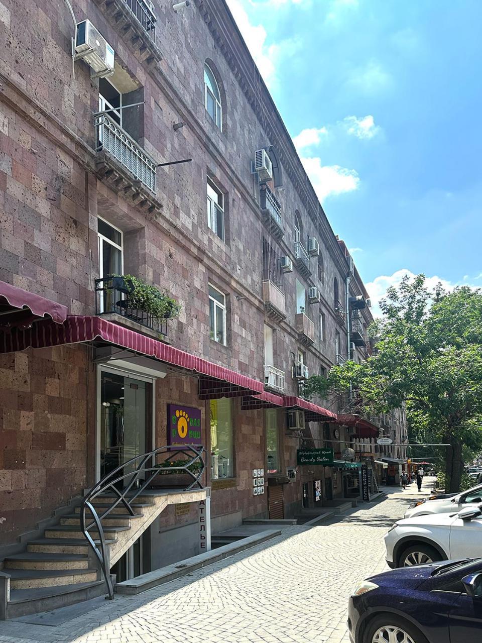 Your Charming Home, Steps To Republic Square Yerevan Bagian luar foto